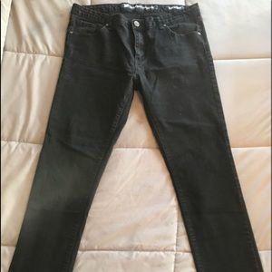 BLACK DEMIN SLIM TAPERED JEANS